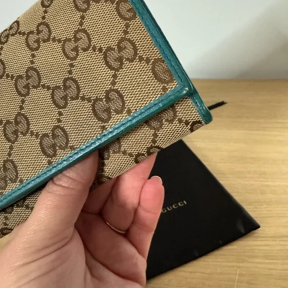 Gucci Beige and Teal Signature Wallet - Picture 13 of 15
